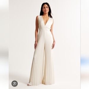 Abercrombie & Fitch Cream Pleated Jumpsuit XS Petit